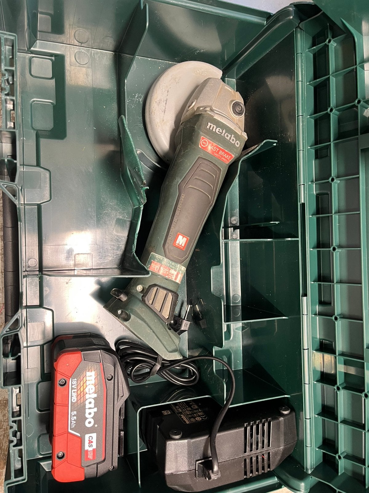Accu slijper wpb18ltxbl metabo in koffer, Ophalen, Zo goed als nieuw, Minder dan 700 watt, Haakse handslijpmachine
