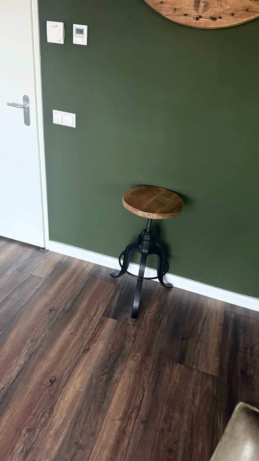 Zo goed als nieuwe in hoogte verstelbare mangohouten kruk, Ophalen, In hoogte verstelbaar, Zo goed als nieuw, Hout