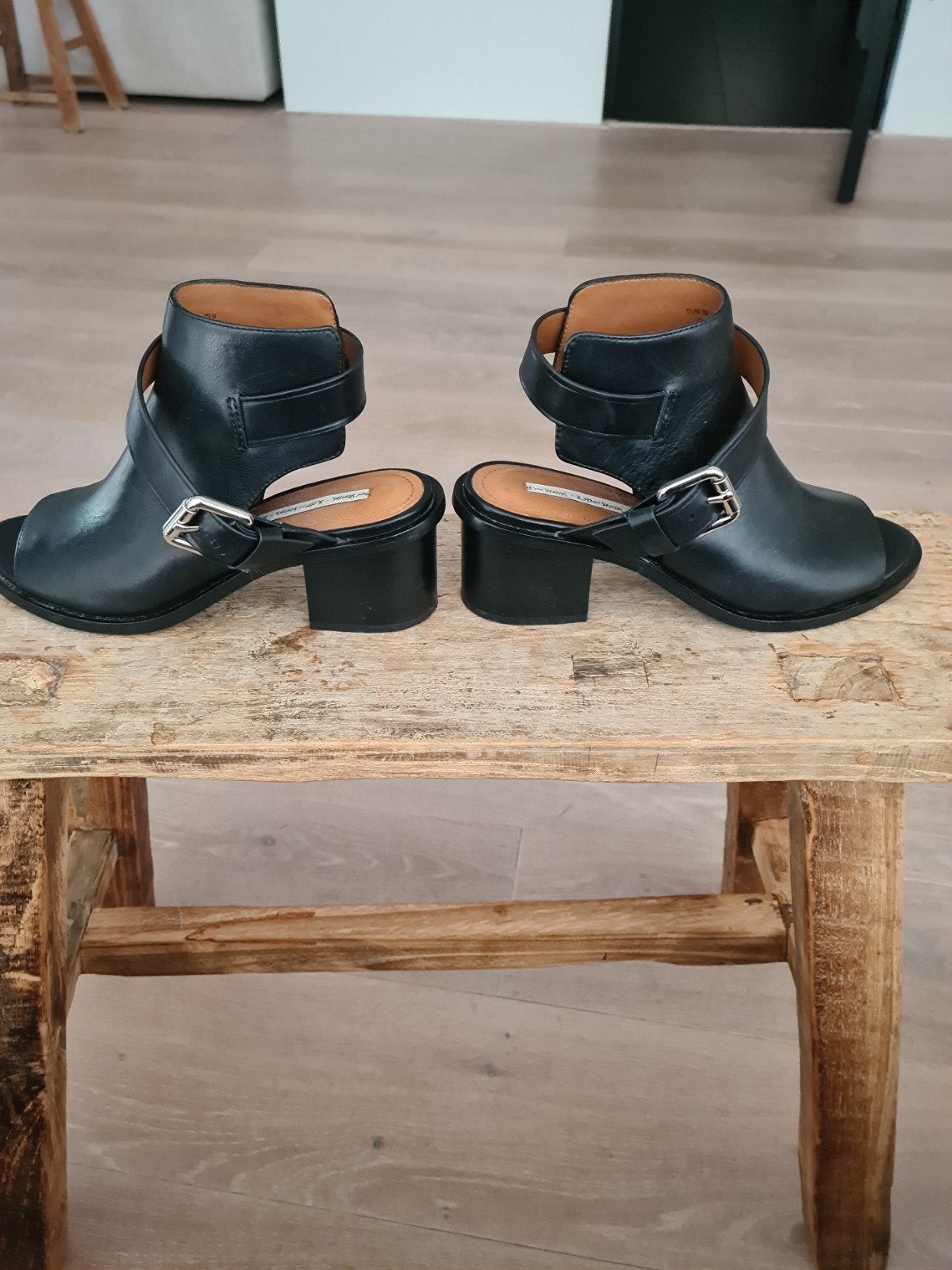 Zwarte leren sandalen met open teen  - & Other Stories, Zwart, & Other Stories, Zo goed als nieuw, Sandalen of Muiltjes