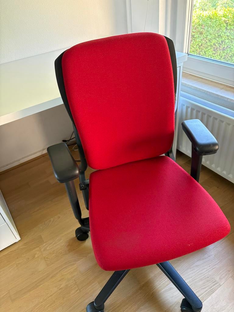 Ahrend Bureaustoel - Ergonomisch en Comfortabel, Ophalen, Gebruikt, Bureaustoel, Rood