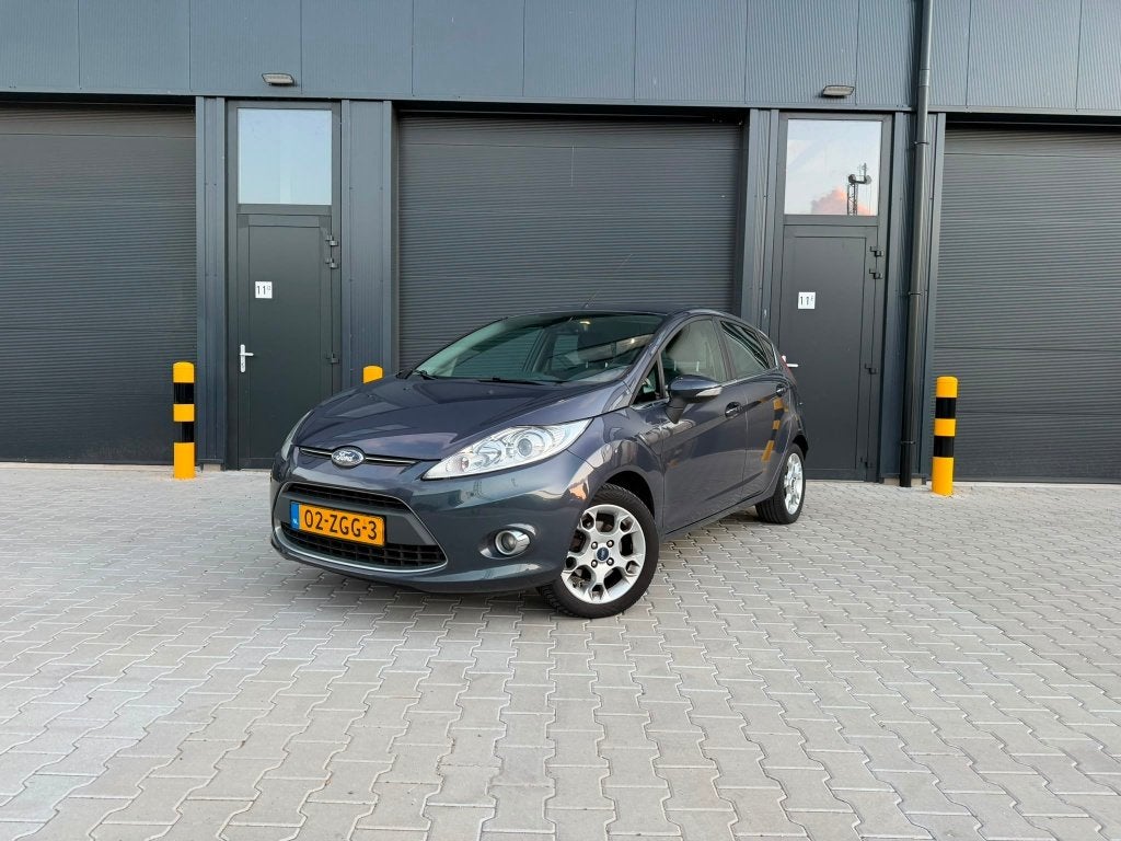 Ford Fiësta 1.25 5DR 2de EIG. | CLIMA | CRUISE | ELEK. RAMEN, Auto's, Voorwielaandrijving, Stof, 40 €/maand, 4 cilinders