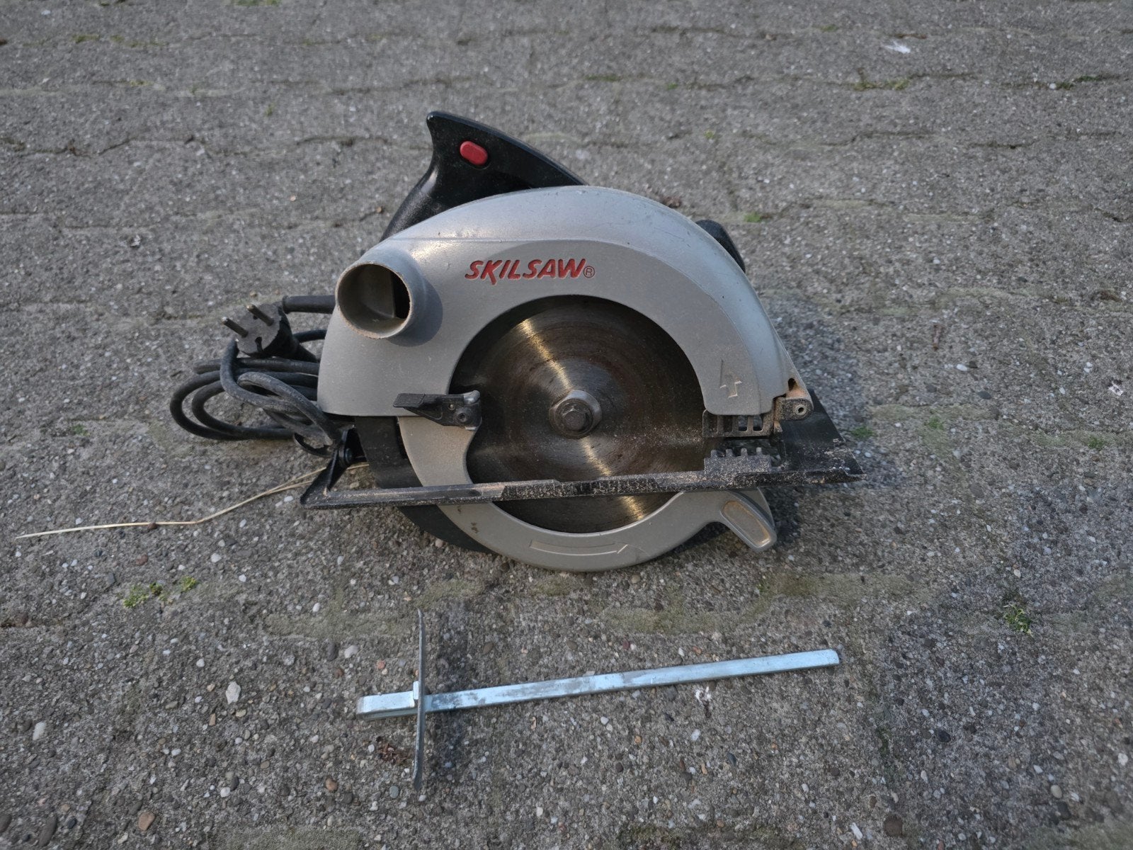 Skill Cirkelzaag machine 1865U3, Doe-het-zelf en Verbouw, Gereedschap | Zaagmachines, Cirkelzaag, 1200 watt of meer, 30 tot 70 mm