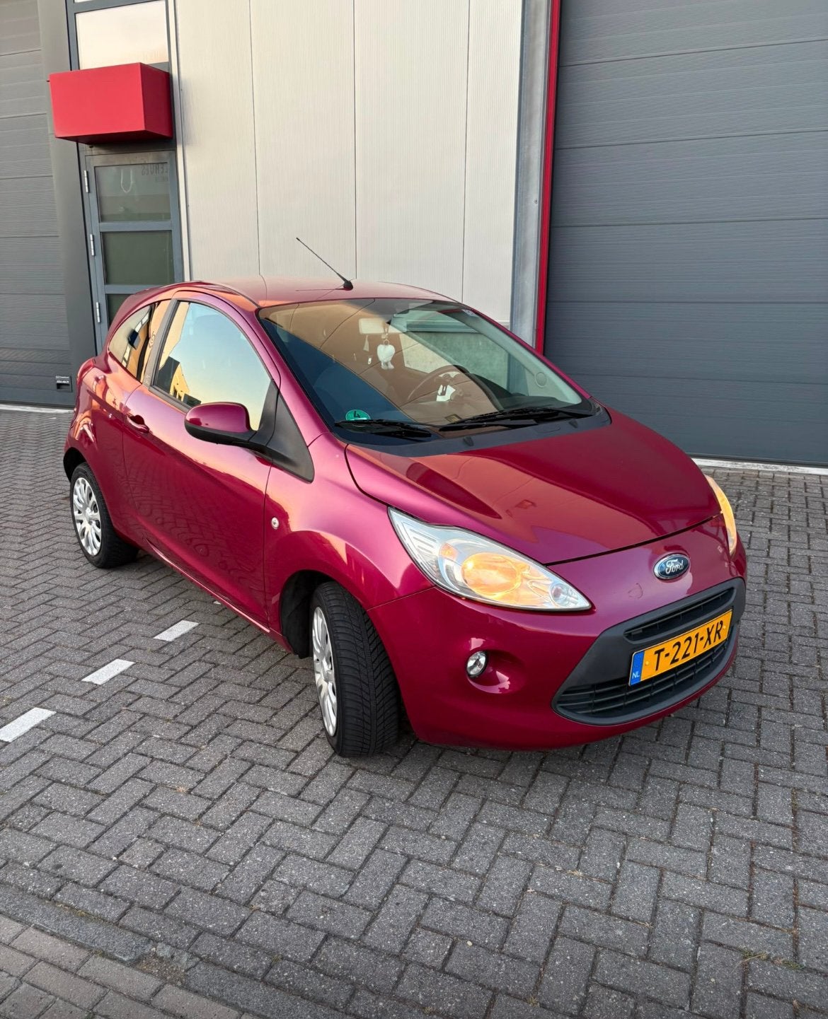 Ford Ka 1.2 51KW 2010 Rood, Auto's, Voorwielaandrijving, Stof, 4 cilinders, 4 stoelen