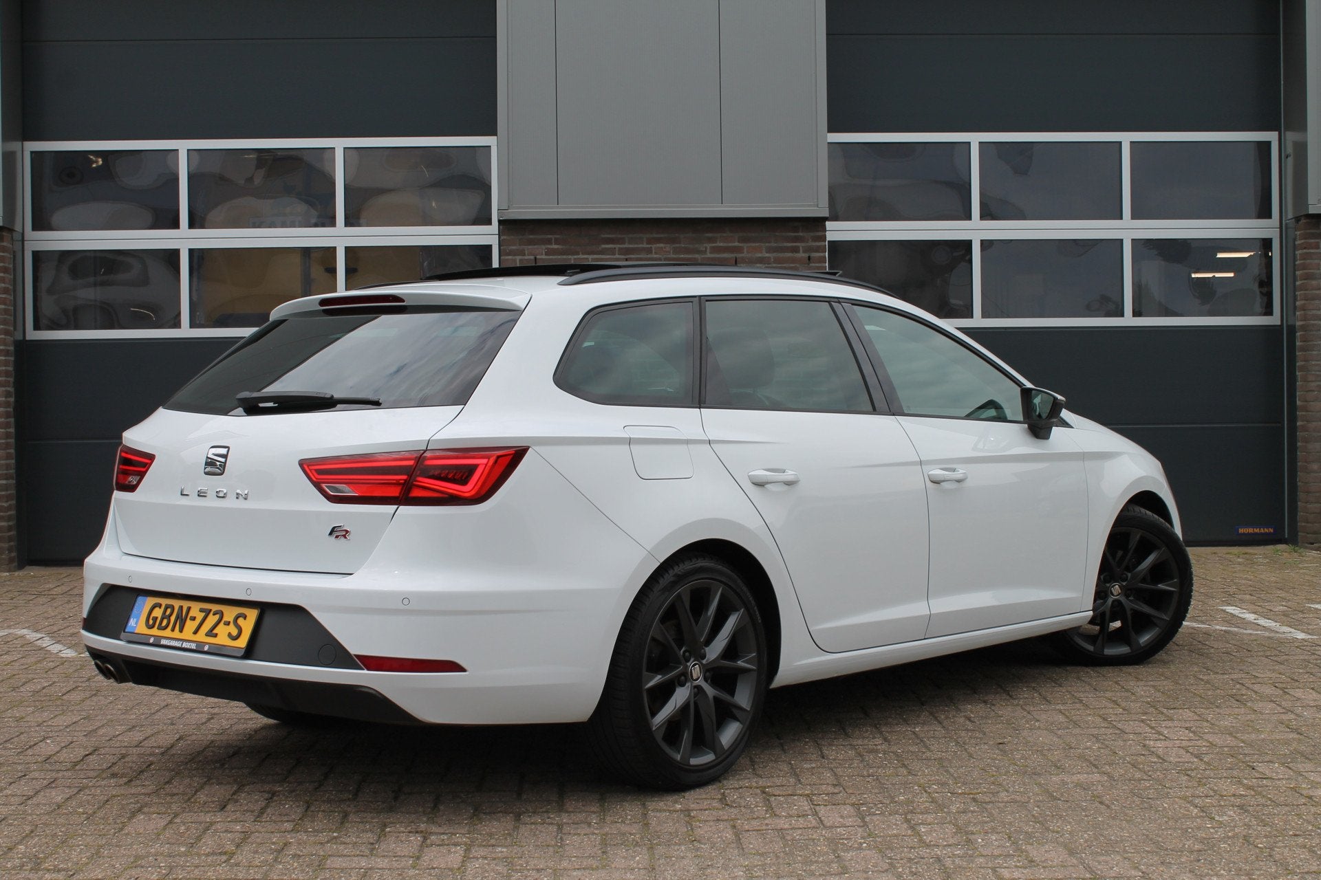 SEAT Leon ST 1.5 TSI FR | Pano | Keyless | CC | Cam, Auto's, 12 maanden, 4 cilinders, Leon, Wit