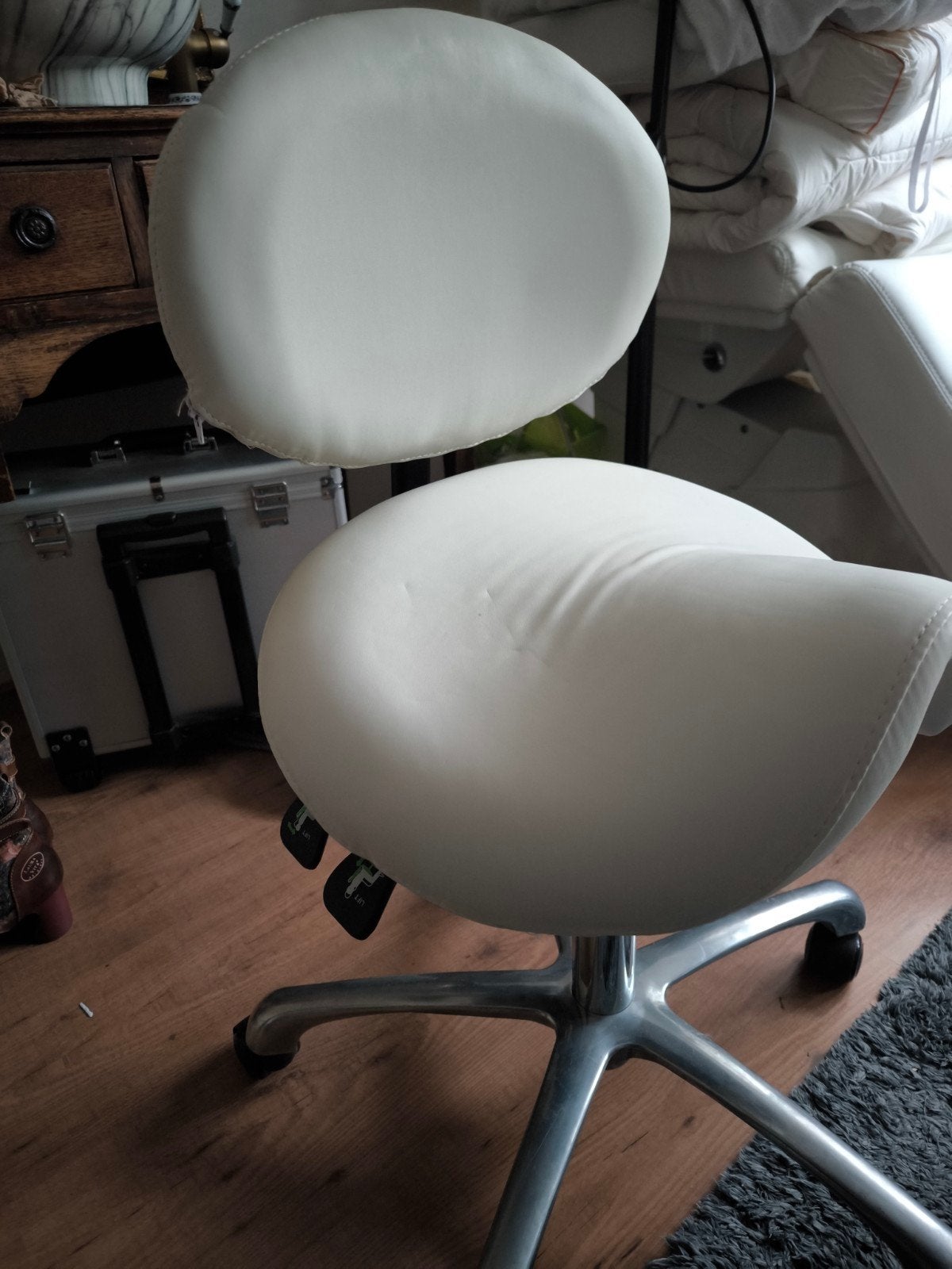 Witte ergonomische zadelkruk op wielen, Ophalen, Gebruikt, Wit, Bureaukruk