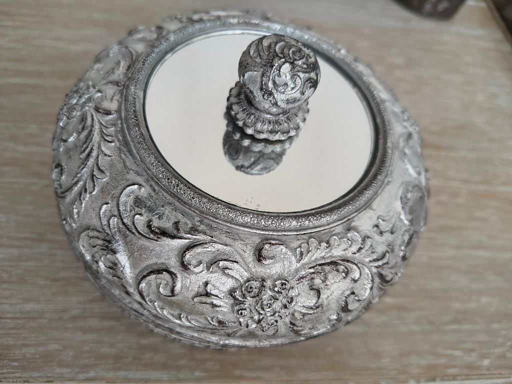 Zilverkleurige spiegelbox met roos barokmotief, Ophalen of Verzenden, Steen/keramiek, Zilver, Klassiek