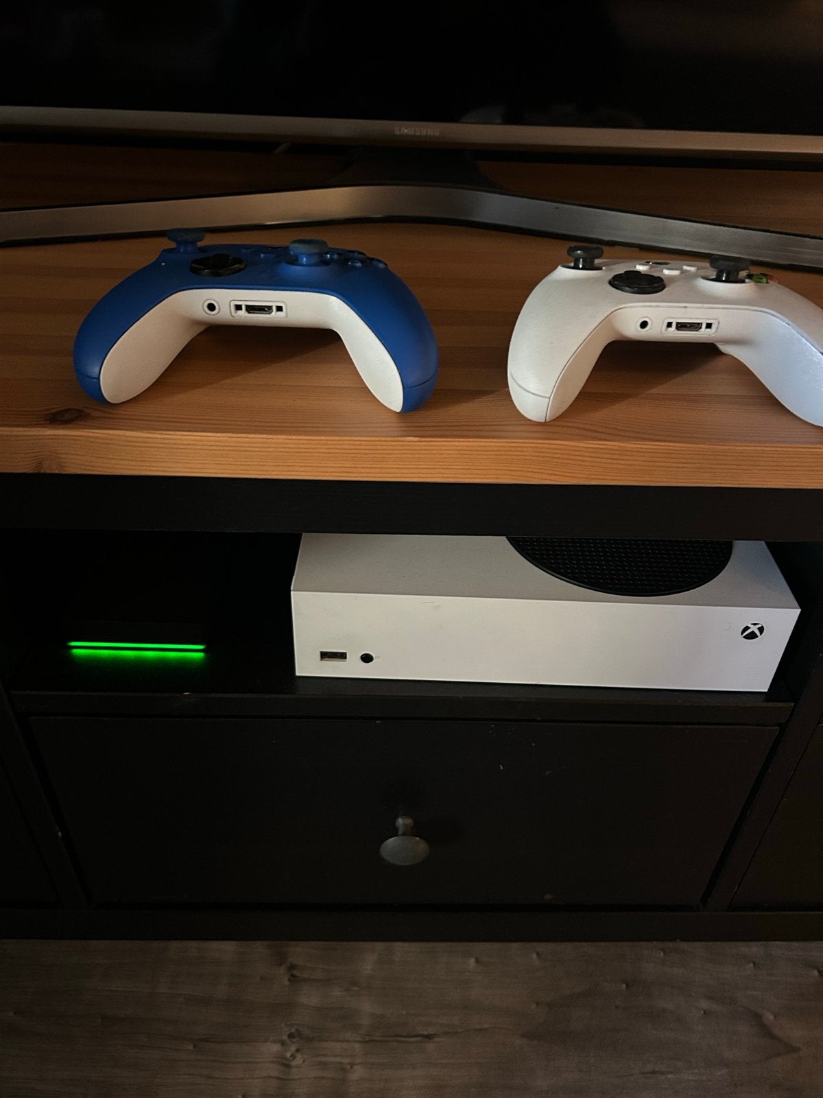 Xbox Series S 512gb  + 4 TB Seagate + 2 controllers