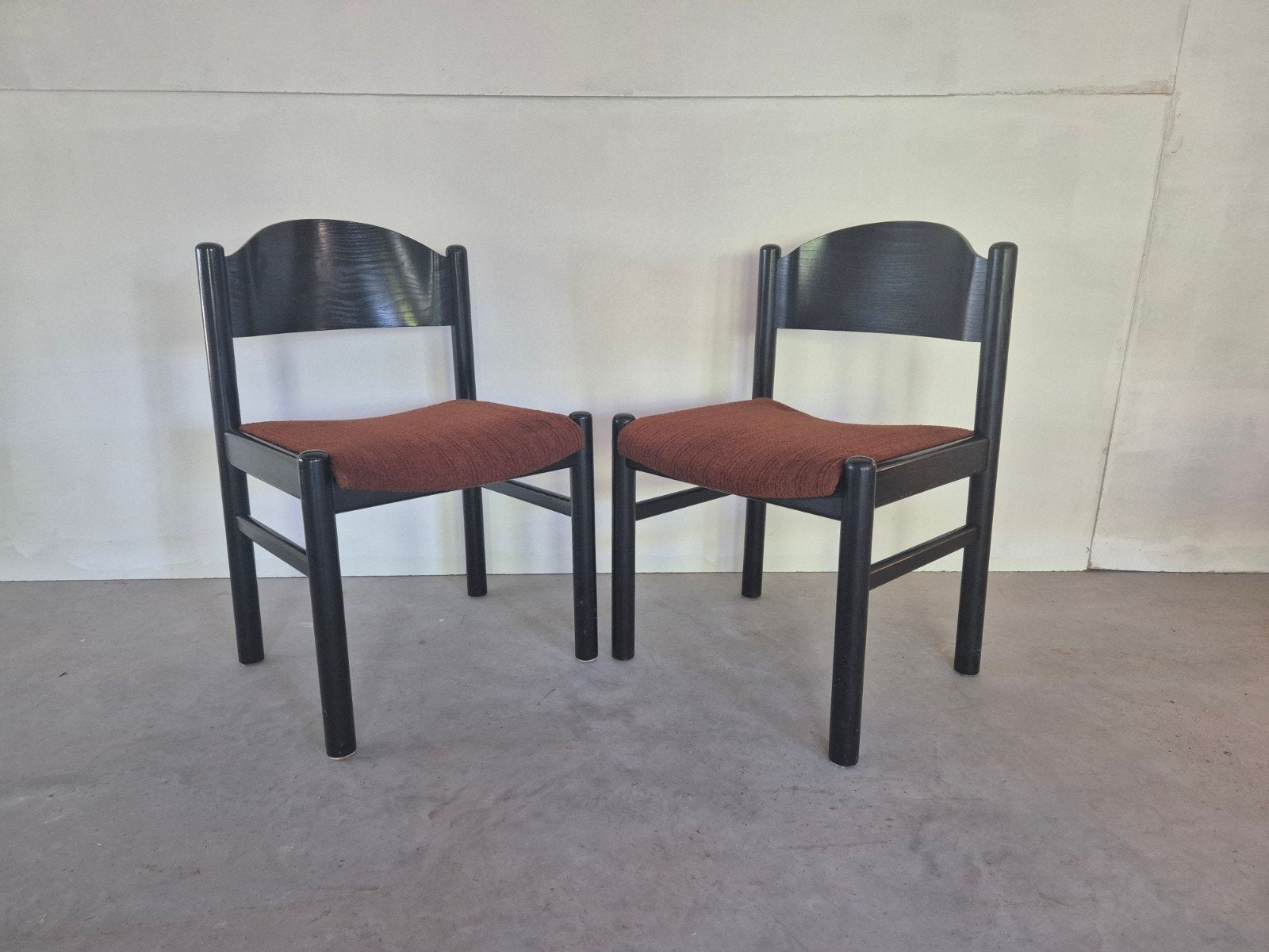 2 vintage magistretti stijl eetkamerstoelen., Huis en Inrichting, Ophalen of Verzenden, Onbekend, Onbekend, Onbekend