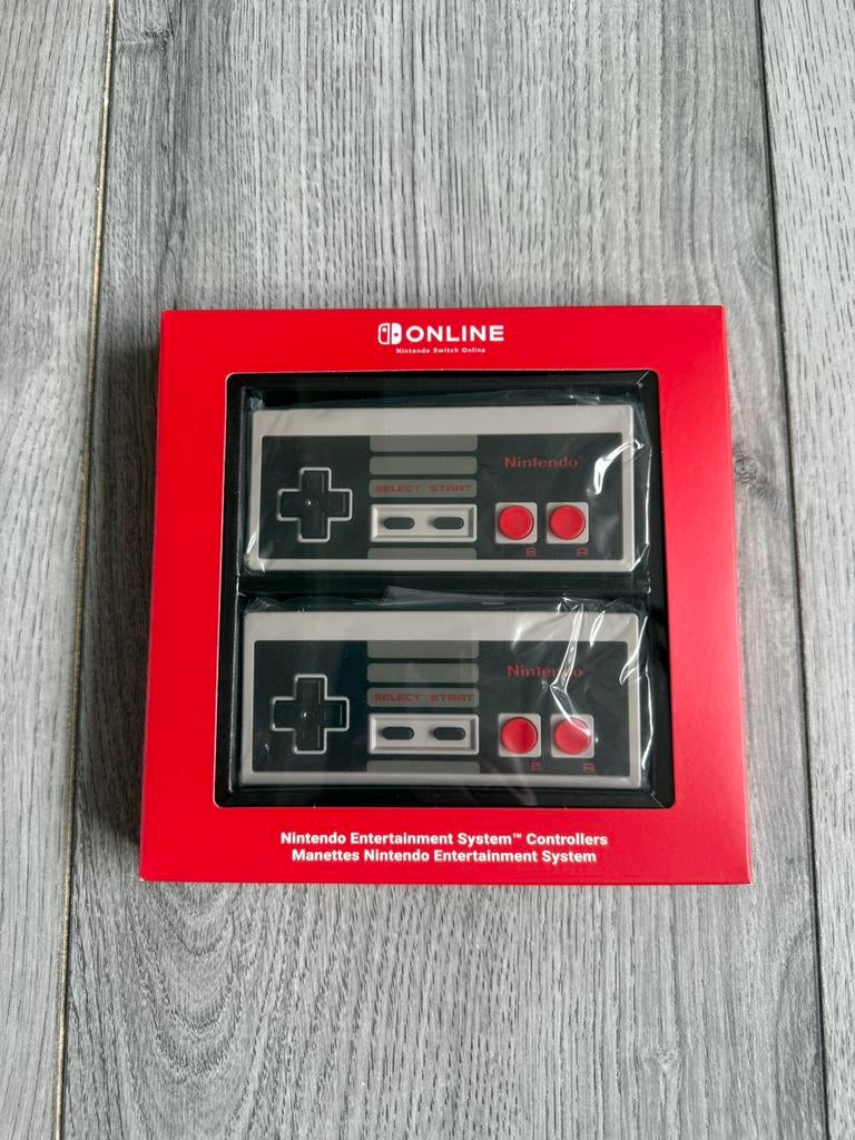 Nintendo Switch NES controlers, Ophalen of Verzenden, Zo goed als nieuw, Met 2 controllers, Switch Original