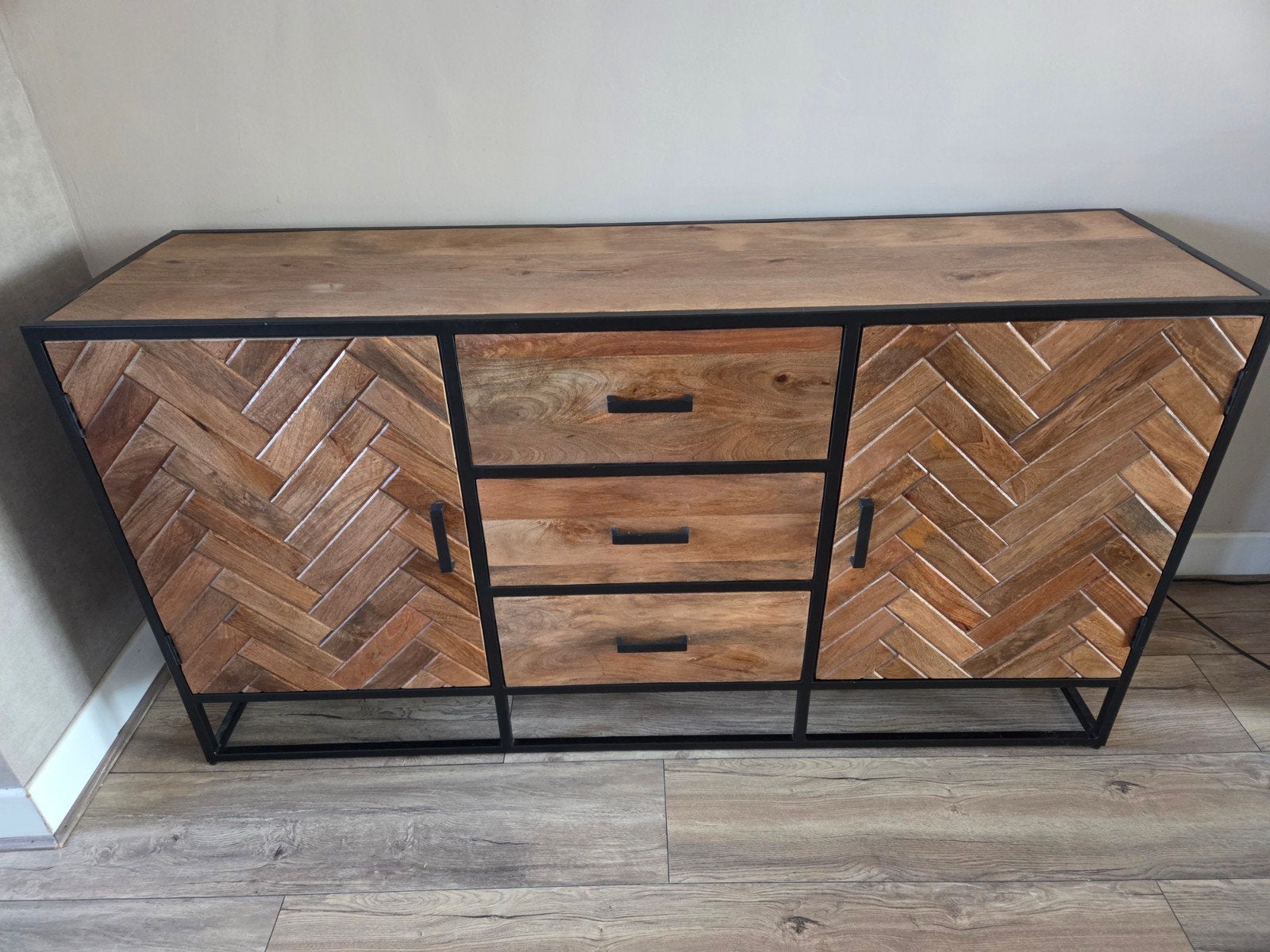 dressoir mangohout vissgraat kast, Ophalen, Met deur(en), 150 tot 200 cm, Zo goed als nieuw