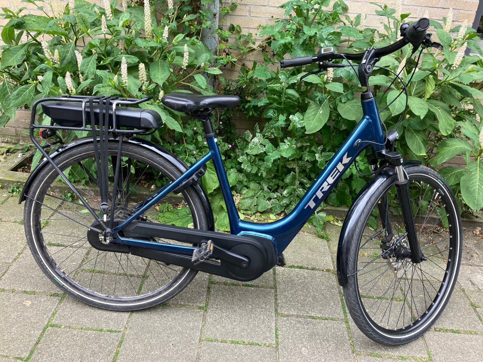 TREK District 1 - Elektrische damesfiets met LAGE INSTAP, Gebruikt, 51 tot 55 cm, 50 km per accu of meer, Ophalen