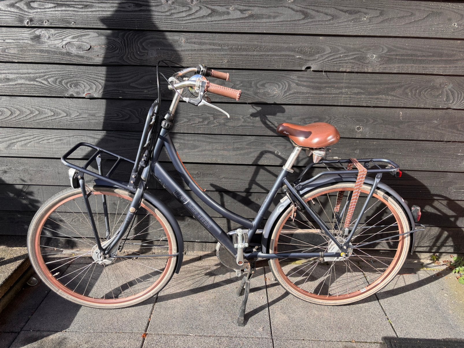 Te koop 28 inch, mooi donker blauw Cortina U4 damesfiets, Gebruikt, Versnellingen, 56 cm of meer, Trommelrem