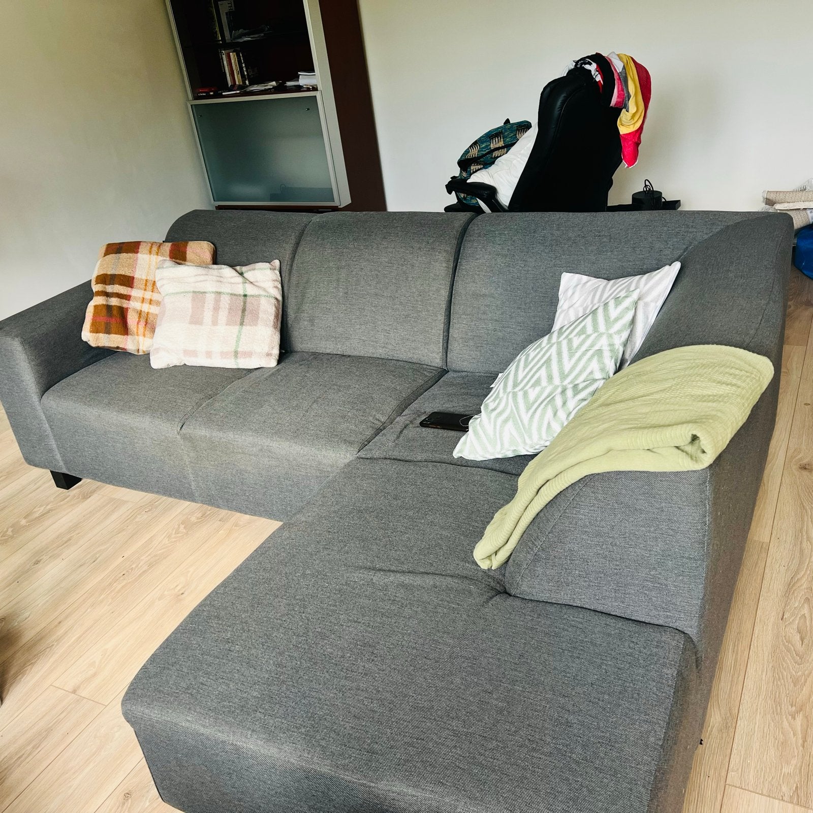 Comfortabele grijze hoekbank - perfect voor ontspanning, Ophalen, 250 tot 300 cm, Gebruikt, 100 tot 125 cm