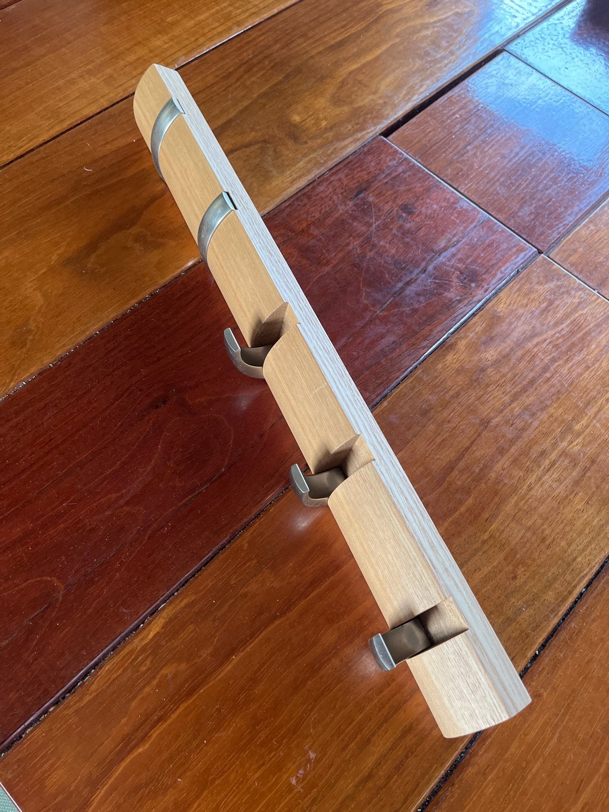 Umbra flip Houten wandkapstok met 5 inklapbare haken, Zo goed als nieuw, Minder dan 100 cm, Hout, Ophalen