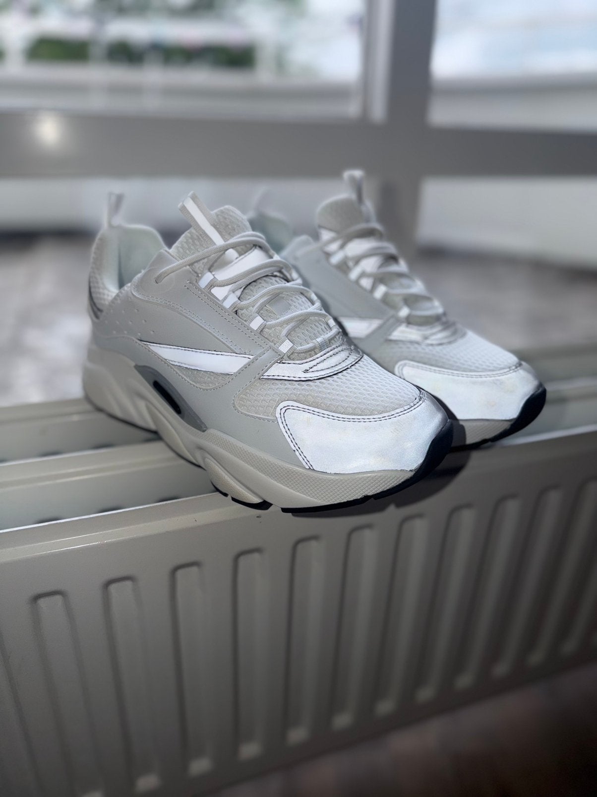Dior b22 white, Ophalen of Verzenden, Zo goed als nieuw, Wit