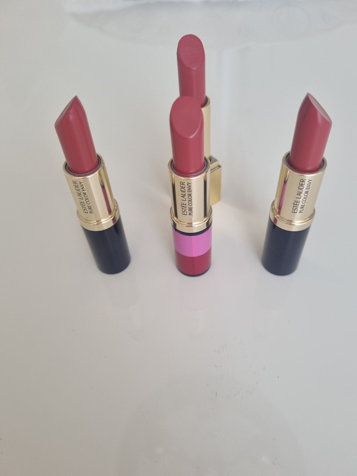 estée lauder lipstick  rebellious rose 420, Nieuw, Ophalen of Verzenden, Make-up, Overige kleuren