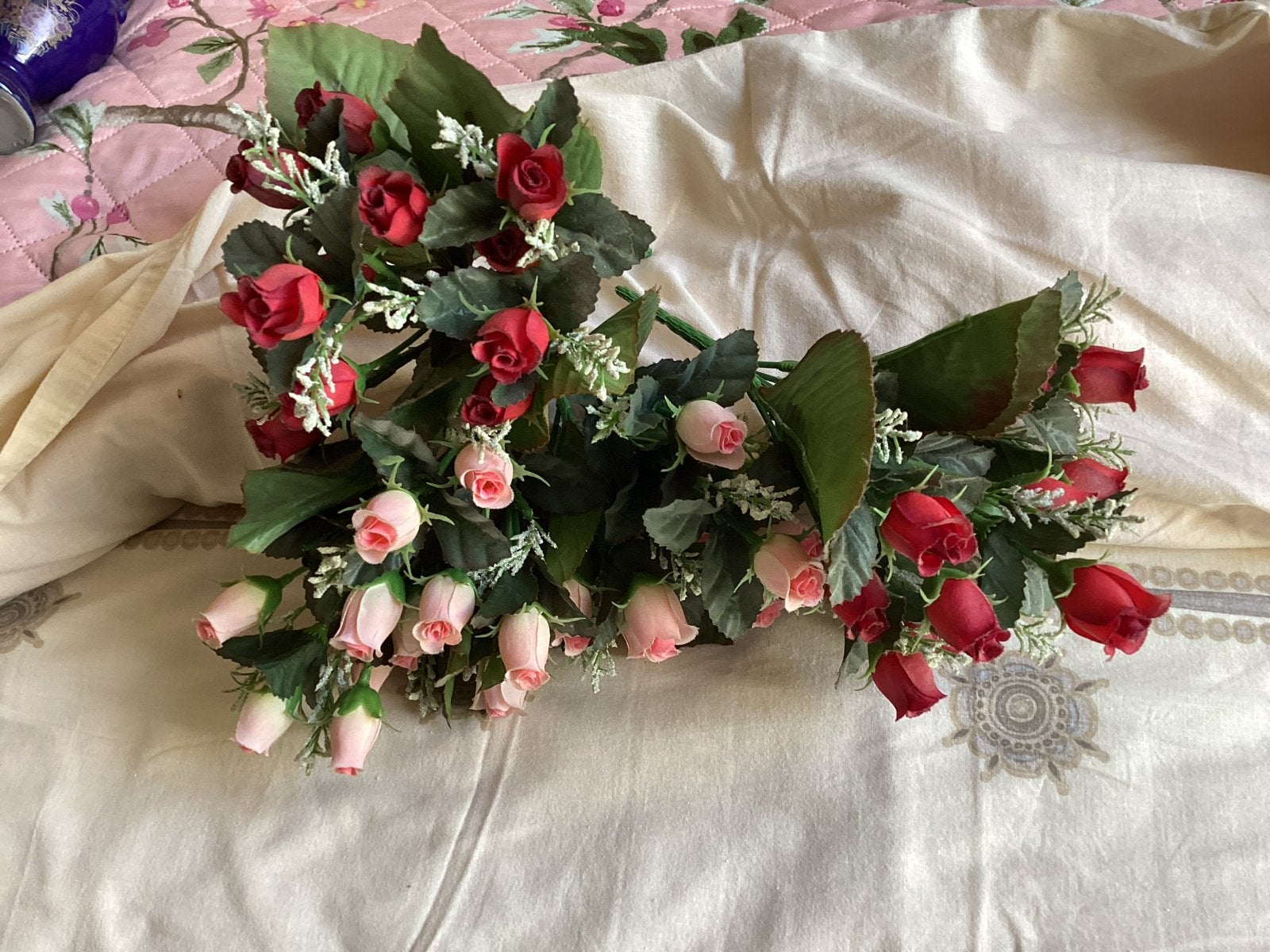 Boeketjes kunstbloemen - Rode en roze rozen, Binnen, Textiel, Ophalen of Verzenden, Zo goed als nieuw