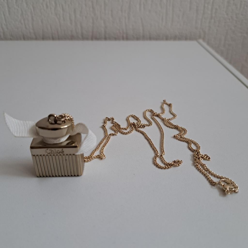 (i) Chloé parfumflesje ketting goudkleurig, Ophalen, Zo goed als nieuw, Goud, Overige materialen