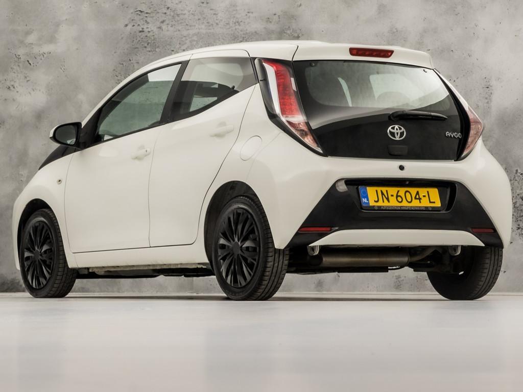 Toyota Aygo 1.0 VVT-i x-play (5 DEURS, CAMERA, CRUISE, BLUET, Voorwielaandrijving, 12 maanden, Stof, Gebruikt