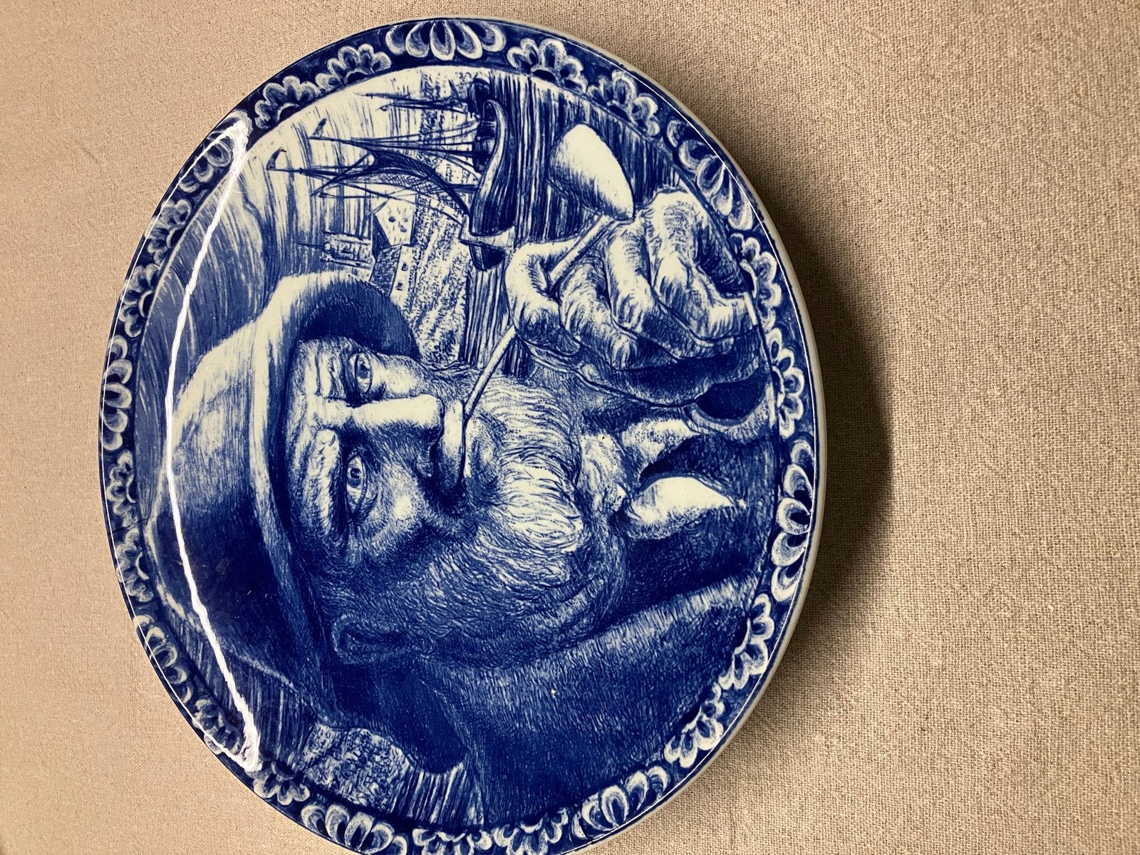 Delfts Blauw sierbord met man en pijp, Antiek en Kunst, Ophalen of Verzenden
