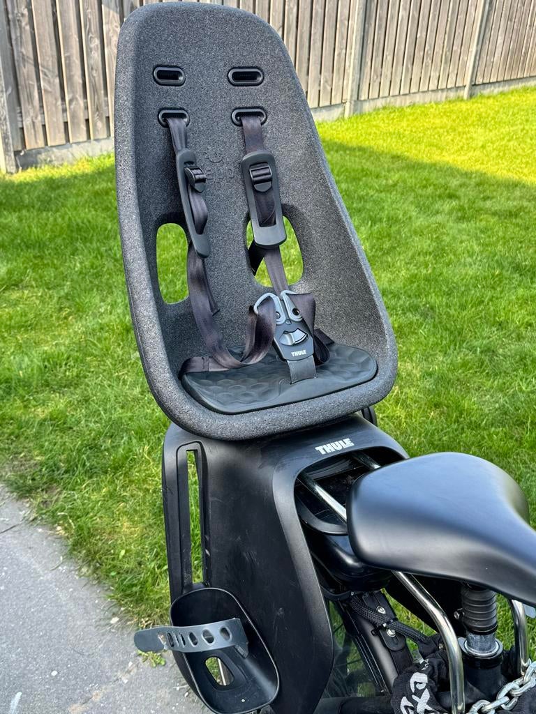 Thule Yepp Maxi Achterzitje - Zwart, Fietsen en Brommers, Ophalen, Achterzitje, Voetsteuntjes, 9 t/m 18 kg
