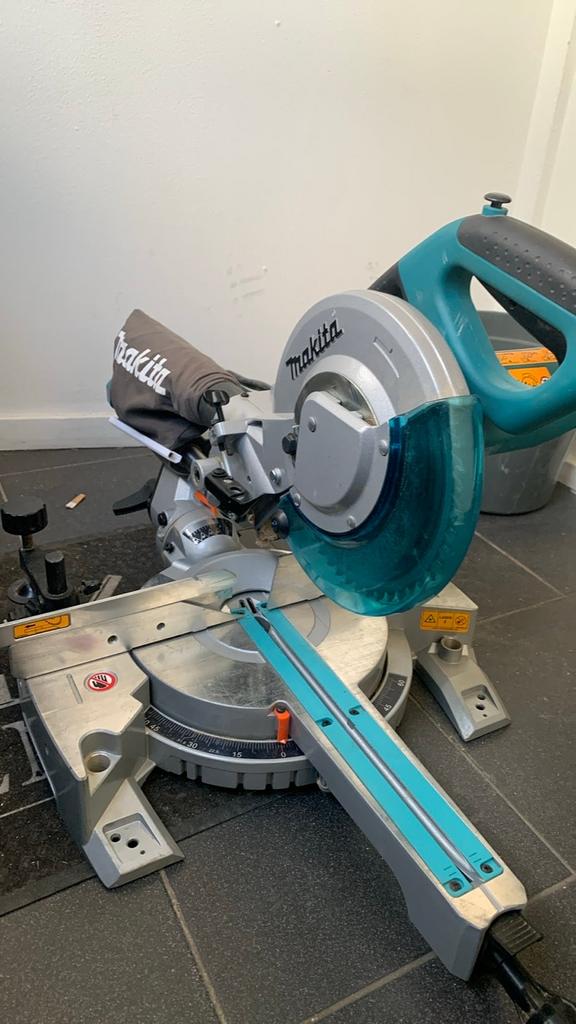 Makita LS0815FL Afkortzaag - Compact en Krachtig, 70 mm of meer, Ophalen of Verzenden, Zo goed als nieuw, Afkortzaag