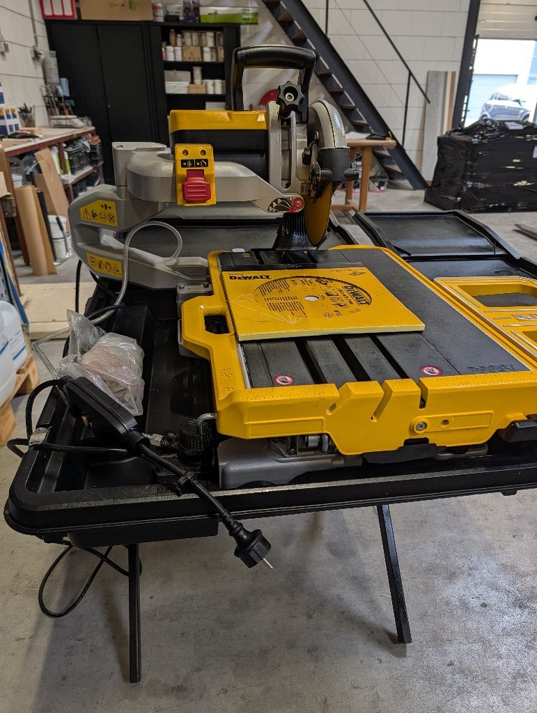 Foto 3 van Tegelzaag DeWalt D36000-QS, 1600 w, 250 MM