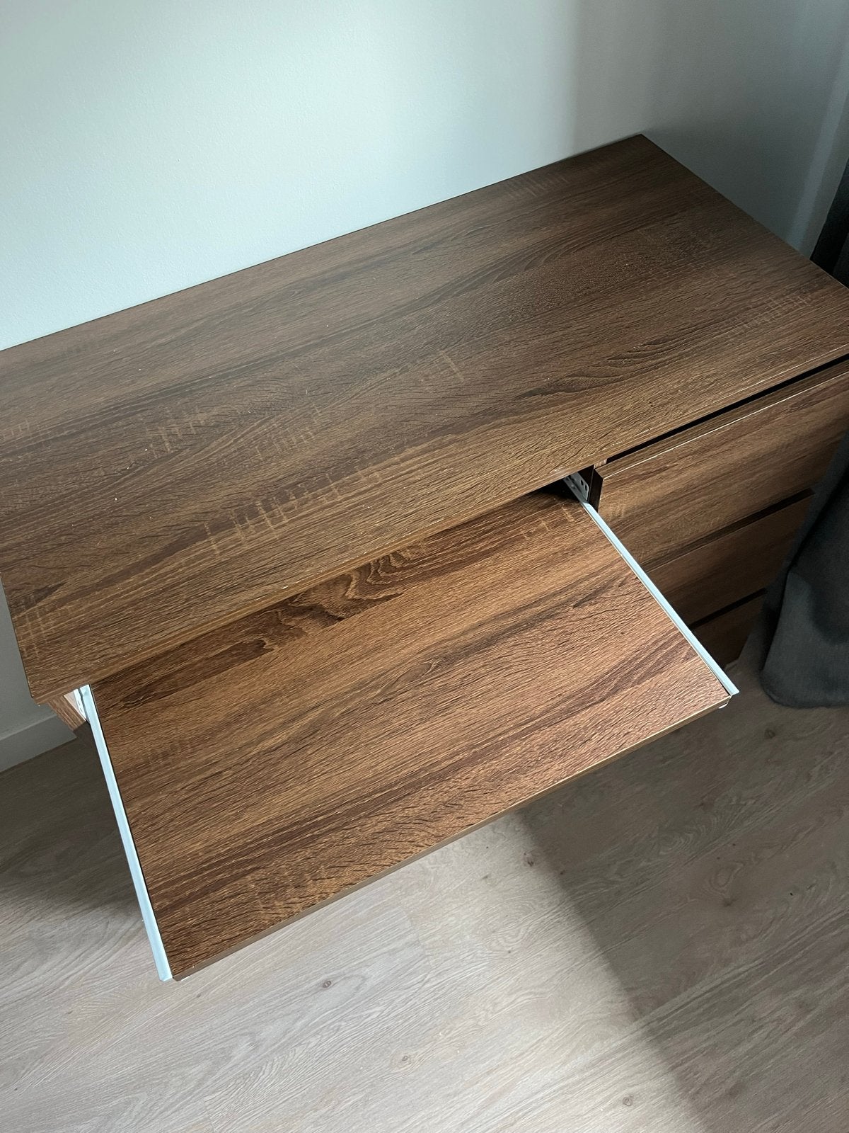 Bureau met lades en uitschuifbaar toetsenbordblad, Ophalen, Gebruikt, Met lades, Spaanplaat of MDF