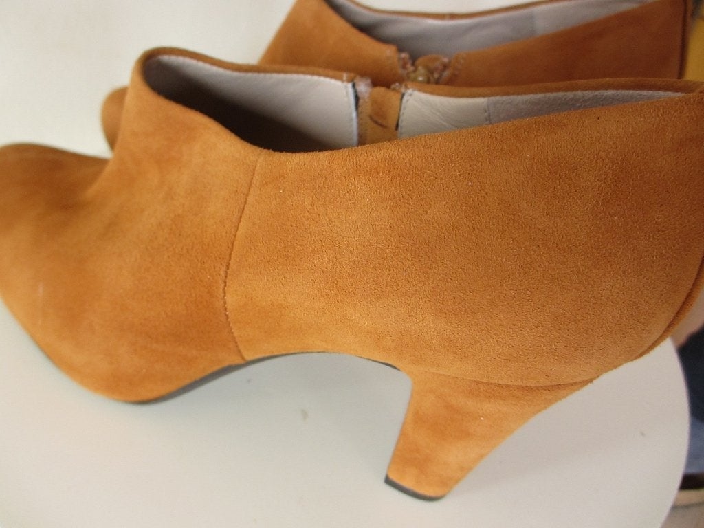 Unisa suede enkellaarsje 41 saffraangeel antislip, Geel, Lage of Enkellaarzen, Ophalen of Verzenden, Zo goed als nieuw