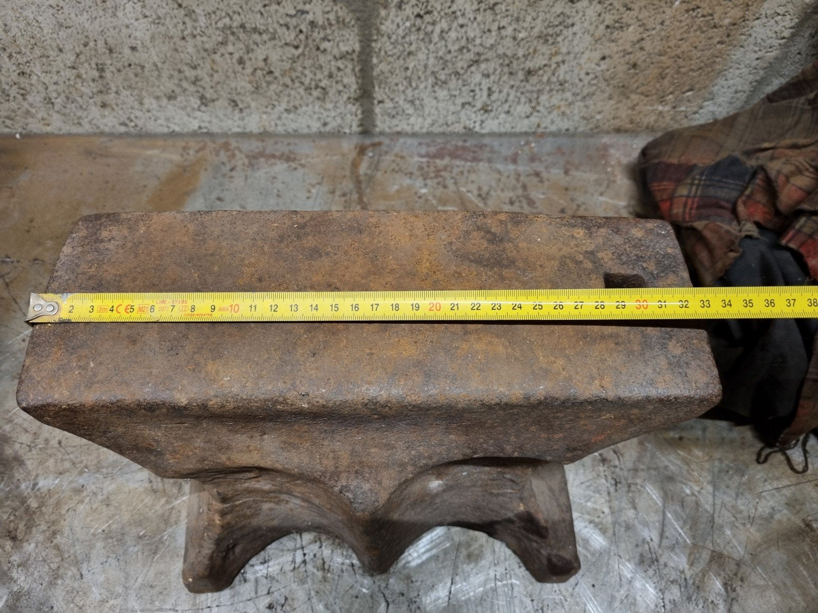 Foto 7 van Kerkraam aambeeld 75 kg, smeden smederij smidse werkplaats