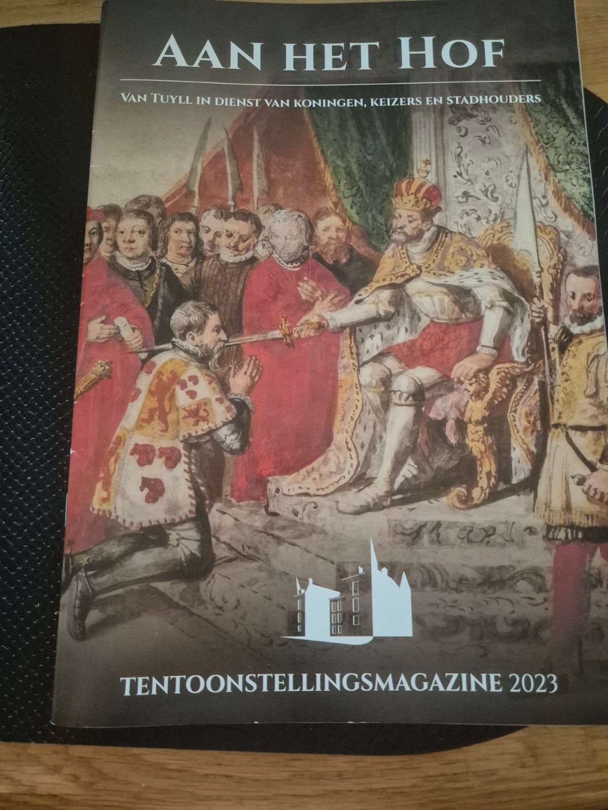 Aan het hof, Ophalen of Verzenden, Zo goed als nieuw