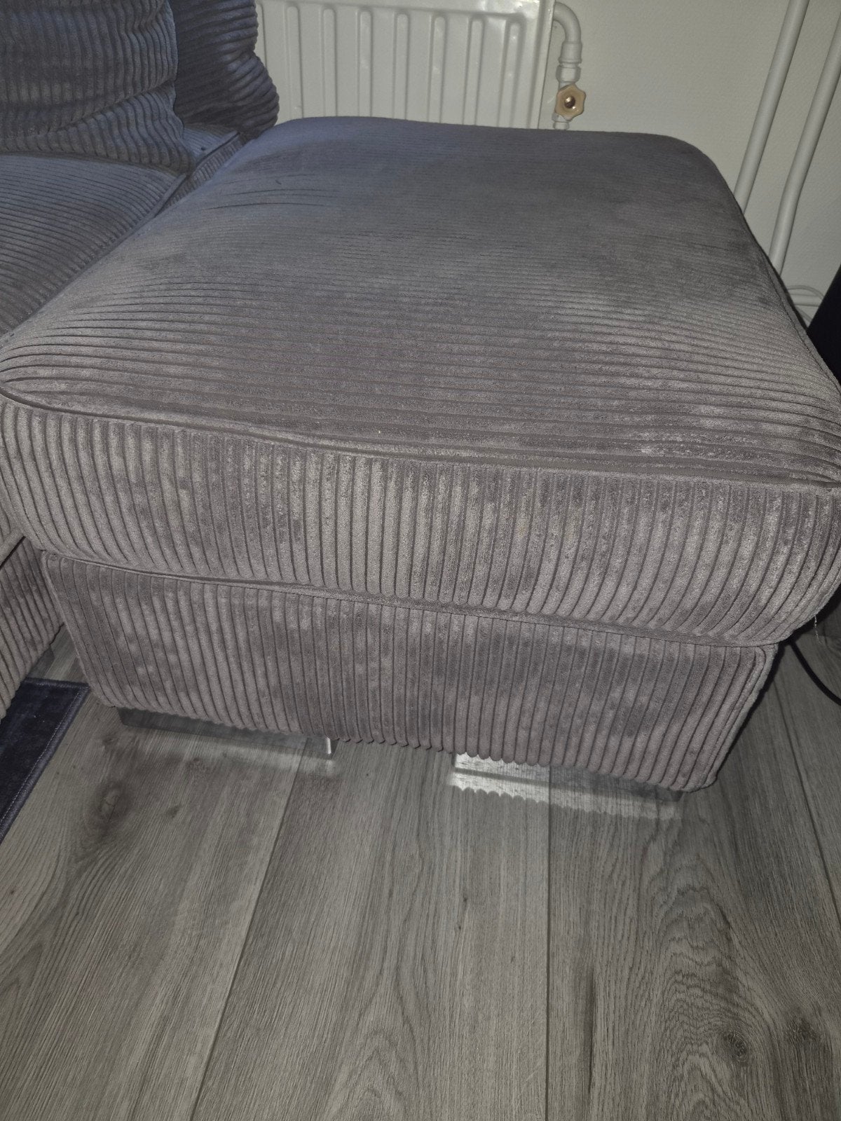 hocker/poef  grijs izgs, Ophalen, Zo goed als nieuw, Vierkant, 50 tot 75 cm