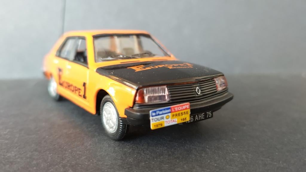 Renault 18 R18 Europe 1 Tour de France 1:43 Norev Pol, Hobby en Vrije tijd, Modelauto's | 1:43, Overige merken, Verzenden, Nieuw