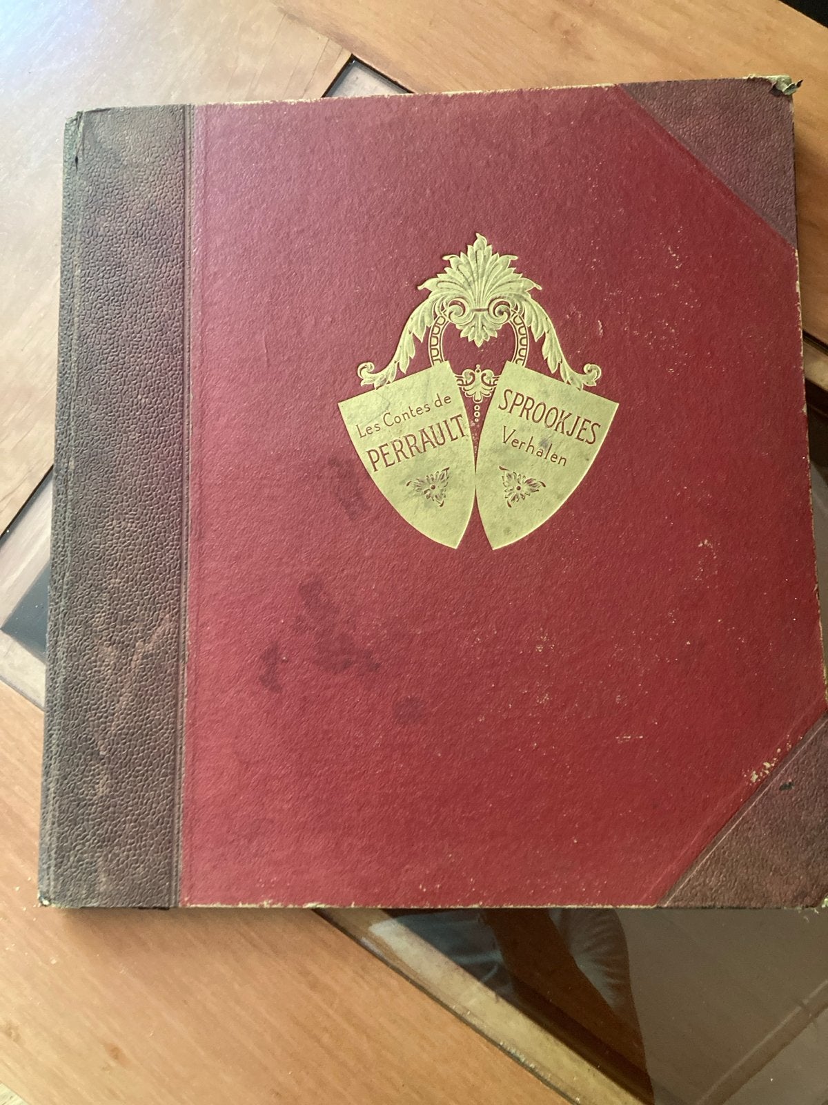 Sprookjes Verhalen - Les Contes de Perrault (Victoria), Ophalen of Verzenden, Zo goed als nieuw