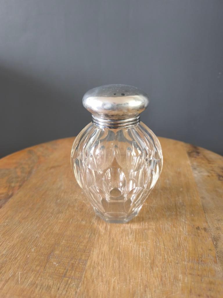 Antieke Kristallen Theebus met Zilveren Dop (2e Gehalte), Antiek en Kunst, Antiek | Goud en Zilver, Ophalen of Verzenden, Zilver