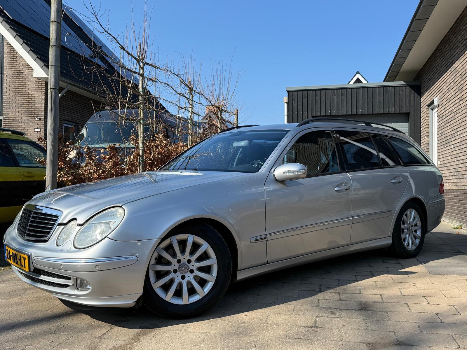 Mercedes-Benz E-Klasse 7pers E200 AUT 2003 TREKHK LUCHTVRING, Automaat, Achterwielaandrijving, Zwart, 4 cilinders