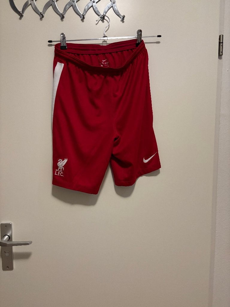 Liverpool FC voetbalbroek Nike rood maat 158 170, Broek, Jongen of Meisje, Ophalen of Verzenden, Zo goed als nieuw