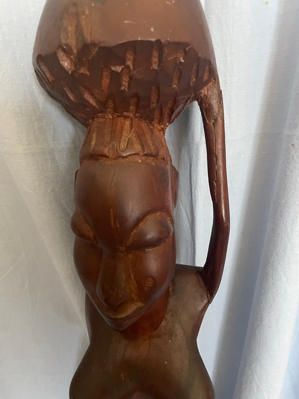 Handgemaakt houten beeld Afrikaanse vrouw met kruik, Antiek en Kunst, Handgemaakt, Beeld, Hout, Bruin