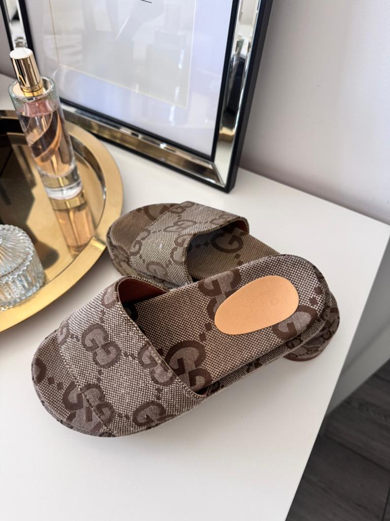 Gucci Platform Slippers, Beige, Gedragen, Sandalen of Muiltjes, Ophalen of Verzenden