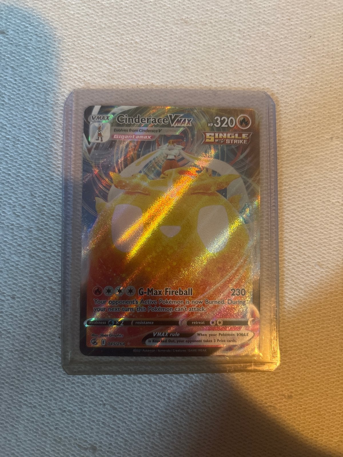 Cinderace VMAX Pokémon kaart (Foil), Ophalen of Verzenden, Zo goed als nieuw, Losse kaart, Foil