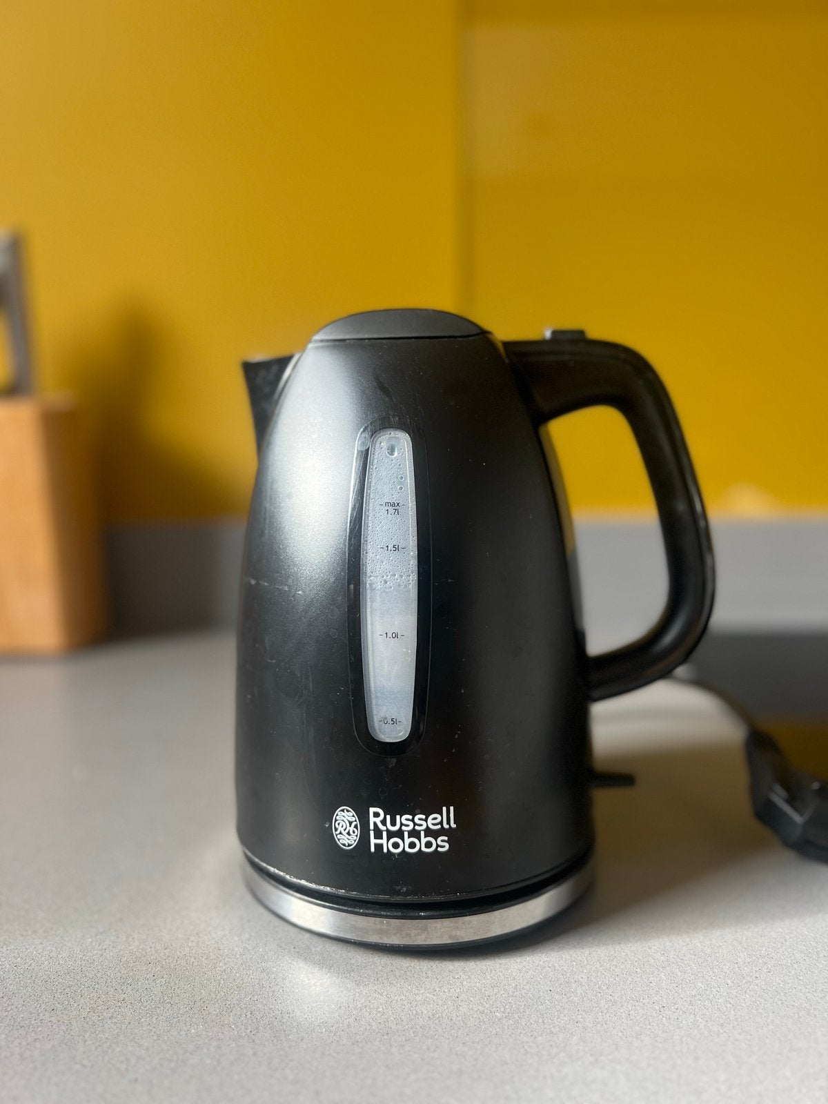 Russell Hobbs Waterkoker Zwart - 1.7L, 1 tot 2 liter, Ophalen of Verzenden, Gebruikt, Draadloos