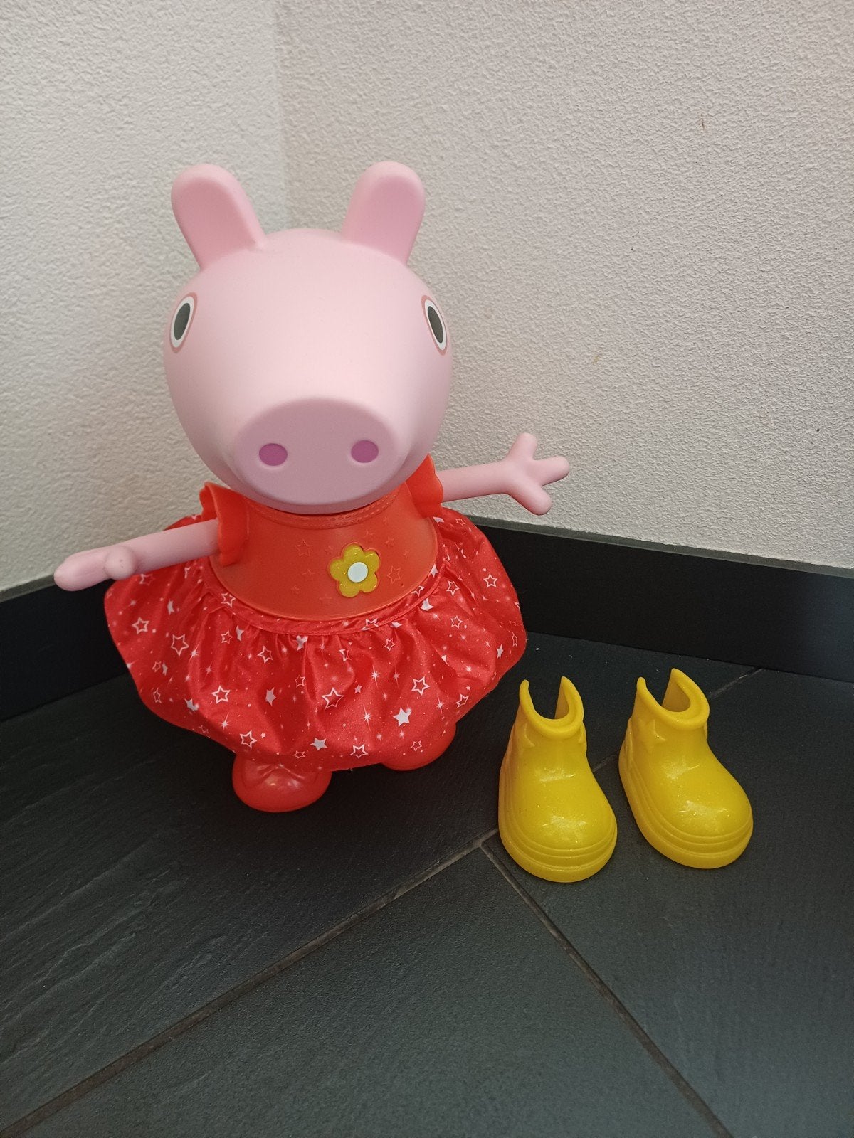 Dansende Peppa Pig met regenlaarzen, Ophalen of Verzenden, Zo goed als nieuw, Jongen of Meisje