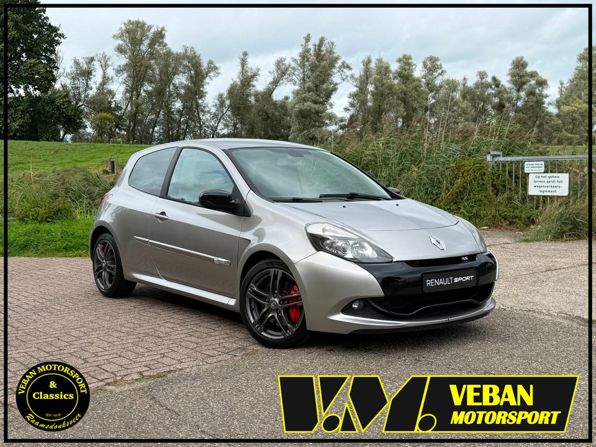 Renault Clio 2.0 16v RS Lux | Cup chassis| Renault Sport, Auto's, Voorwielaandrijving, 1998 cc, Gebruikt, Zwart