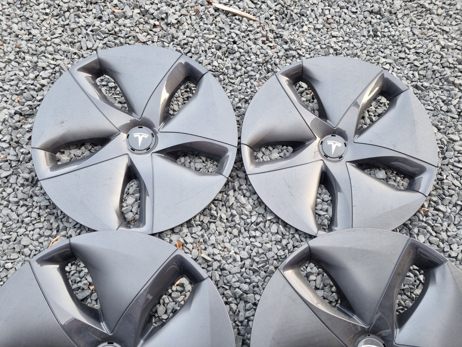 Tesla Model 3 Aero wieldoppen, Ophalen