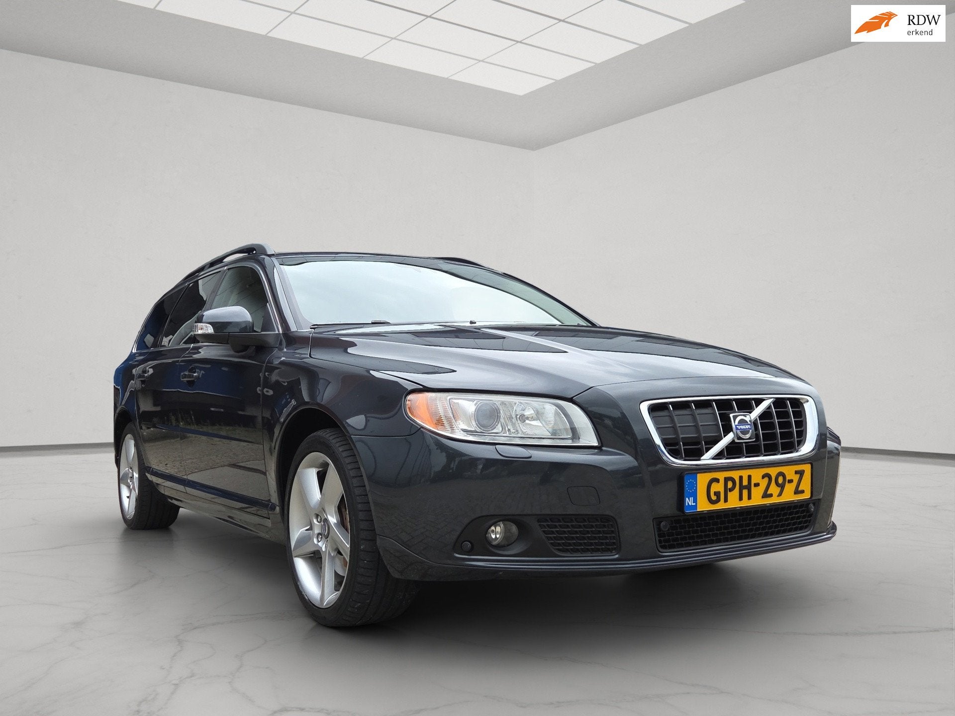 Volvo V70 3.0 T6 AWD Momentum, Auto's, Gebruikt, 2000 kg, Vierwielaandrijving, 1710 kg