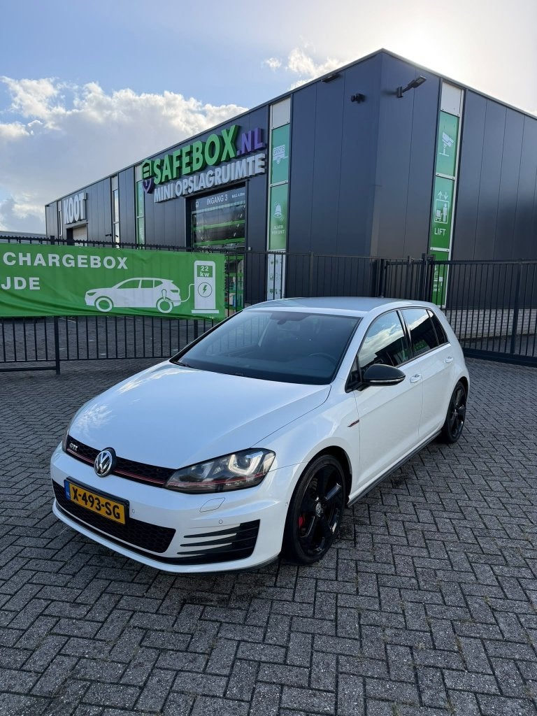 Volkswagen Golf 2.0 GTI 162KW 5D 2015 Wit NWE ketting en APK, Auto's, Voorwielaandrijving, Stof, 4 cilinders, 1984 cc