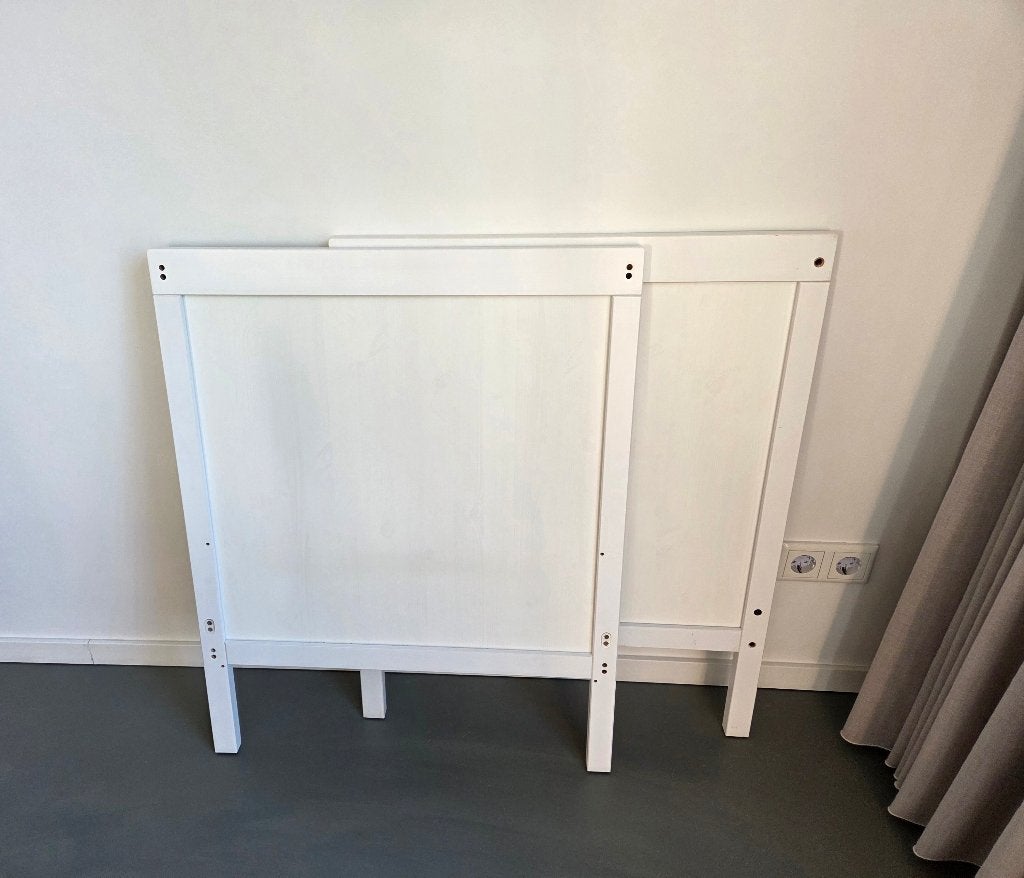 Sundvik Ikea ledikant wit met matras, Kinderen en Baby's, Babywiegjes en Ledikanten, Ophalen, Zo goed als nieuw, Ledikant