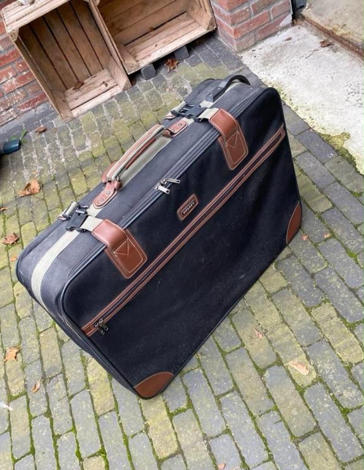 Delsey koffer met wieltjes en uitschuifbare handgreep, Ophalen, Gebruikt, Wieltjes