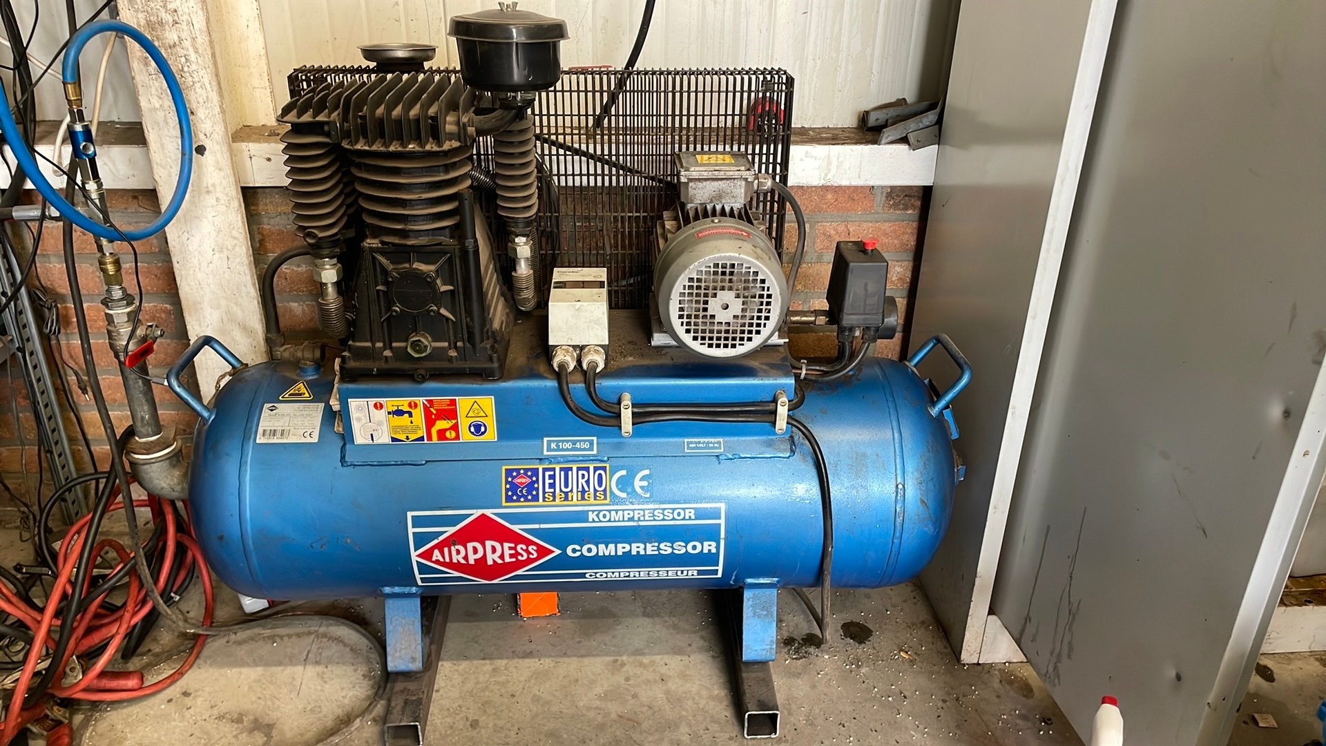Airpres K 100-450, Doe-het-zelf en Verbouw, 100 liter of meer, Ophalen, Gebruikt, 6 tot 10 bar