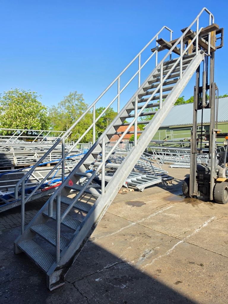 Stalen trap gegalv hoog 3,95mtr nor082, Ophalen, 2 tot 4 meter